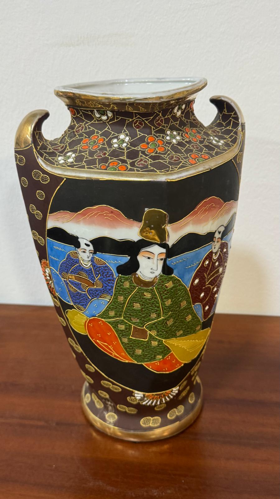 Japanese Decorative Vase – Satsuma Style (20th Century)
