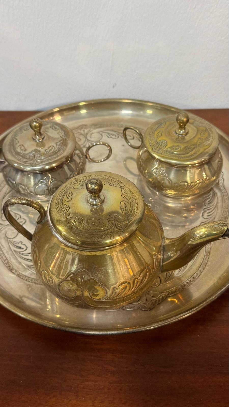 Conjunto de Chá Tradicional em Metal Gravado