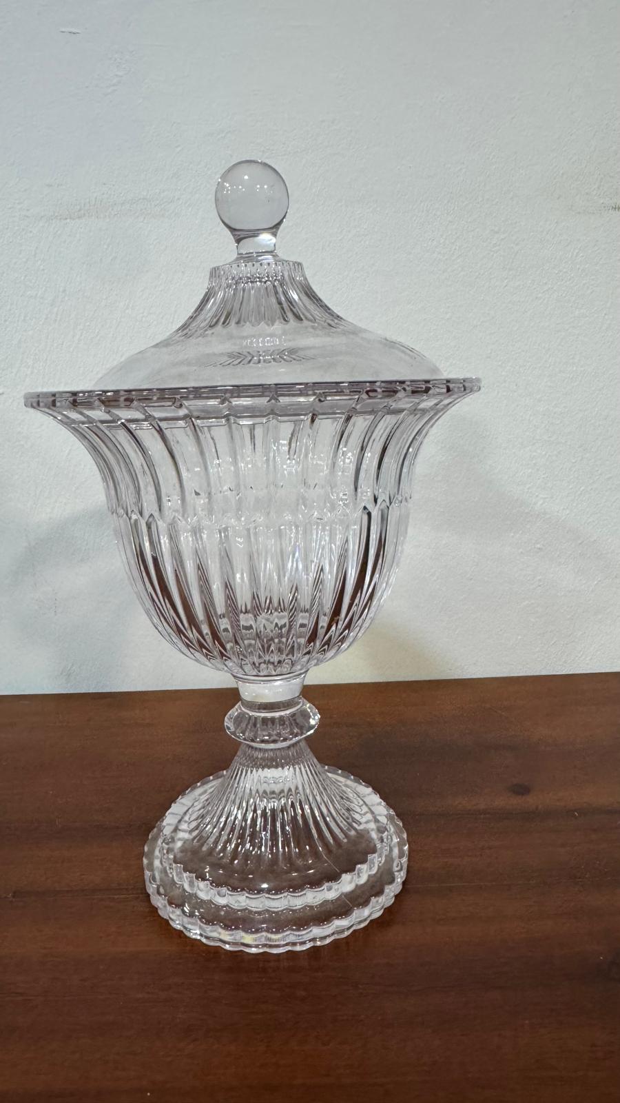Bomboniere / Compoteira de Cristal com Tampa – Design Clássico e Lapidação Elegante
