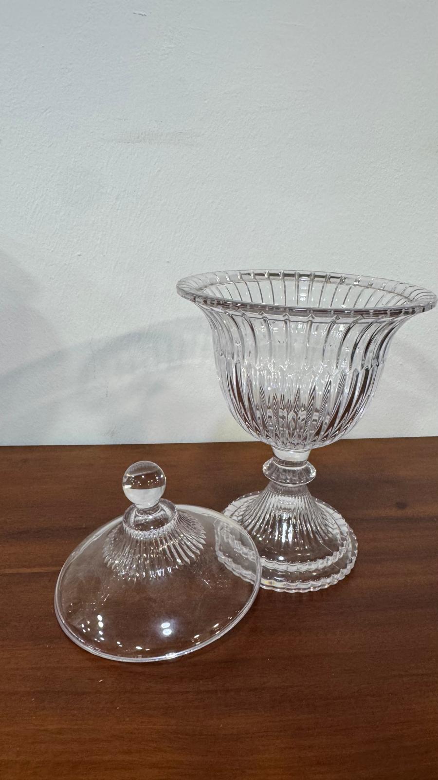 Bomboniere / Compoteira de Cristal com Tampa – Design Clássico e Lapidação Elegante