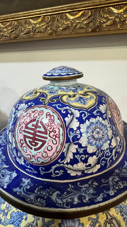 Jarro Chinês Esmaltado com Figuras e Medalhões – Dinastia Qing, Século XIX