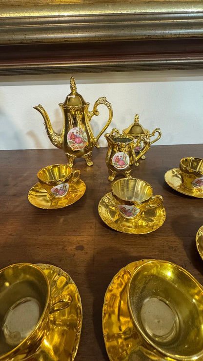 Conjunto de Chá em Porcelana Dourada –  Século XX