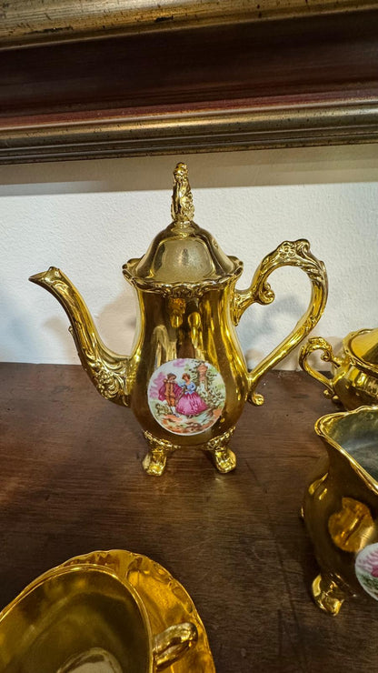 Conjunto de Chá em Porcelana Dourada –  Século XX