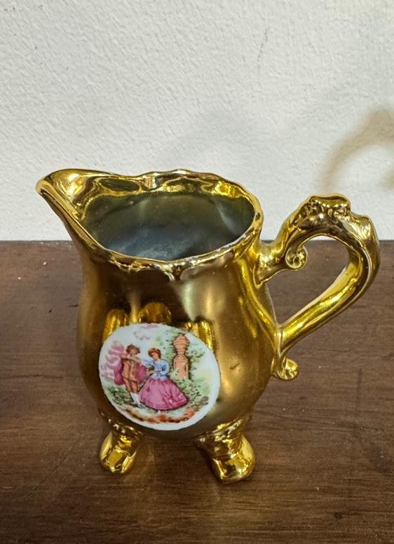 Conjunto de Chá em Porcelana Dourada –  Século XX