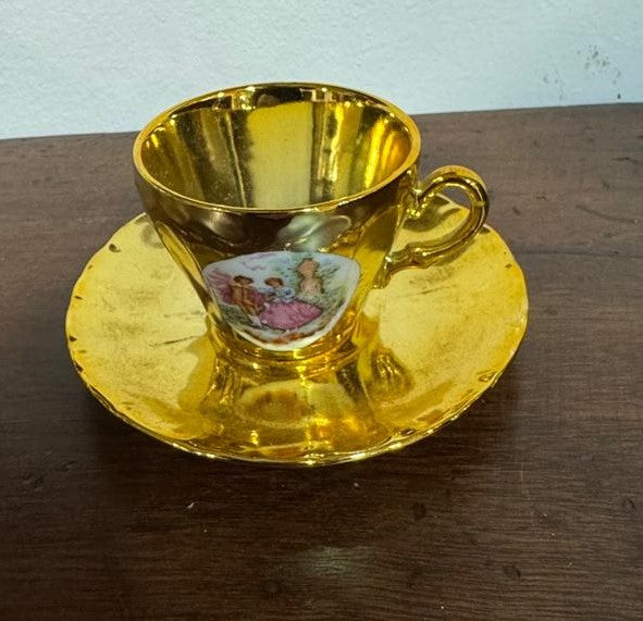 Conjunto de Chá em Porcelana Dourada –  Século XX