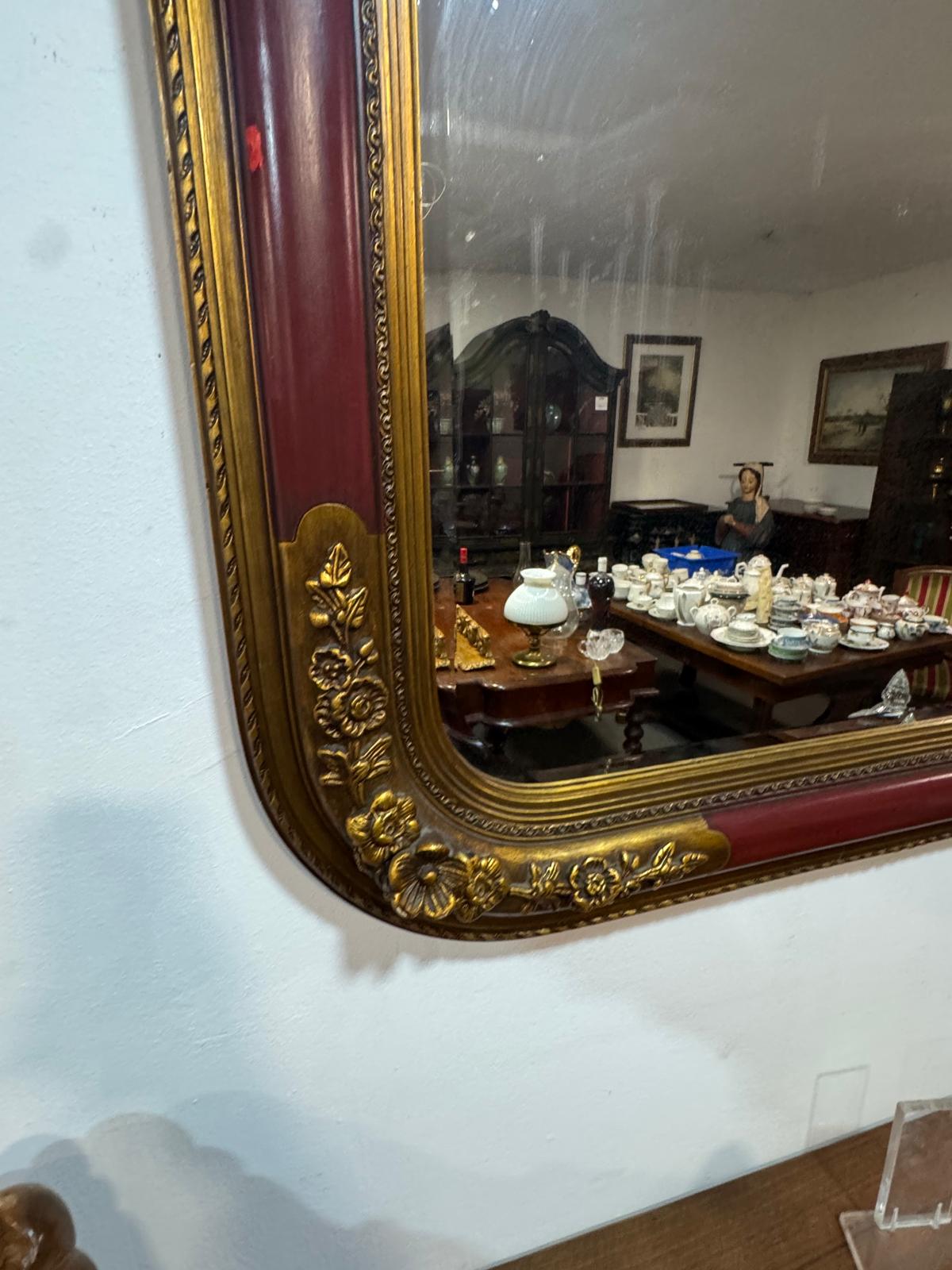 Espelho Antigo com Moldura de Talha Dourada