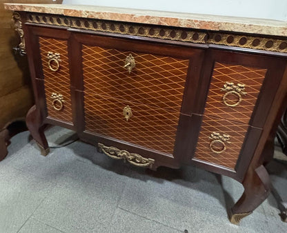 Cômoda Antiga Estilo Luís XV – Elegância e Sofisticação