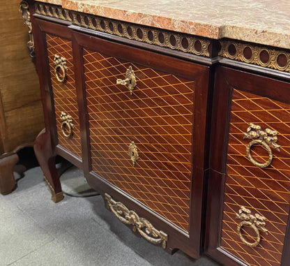 Cômoda Antiga Estilo Luís XV – Elegância e Sofisticação
