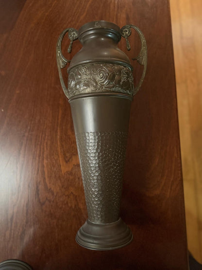 Par de Ânforas Decorativas em Cobre com Alças - Trabalho em Relevo