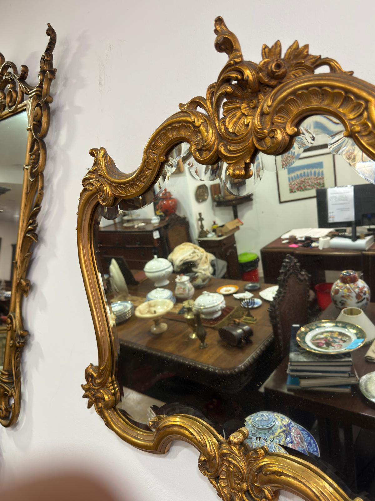 Espelho Antigo Rococó com Moldura Dourada Trabalhada