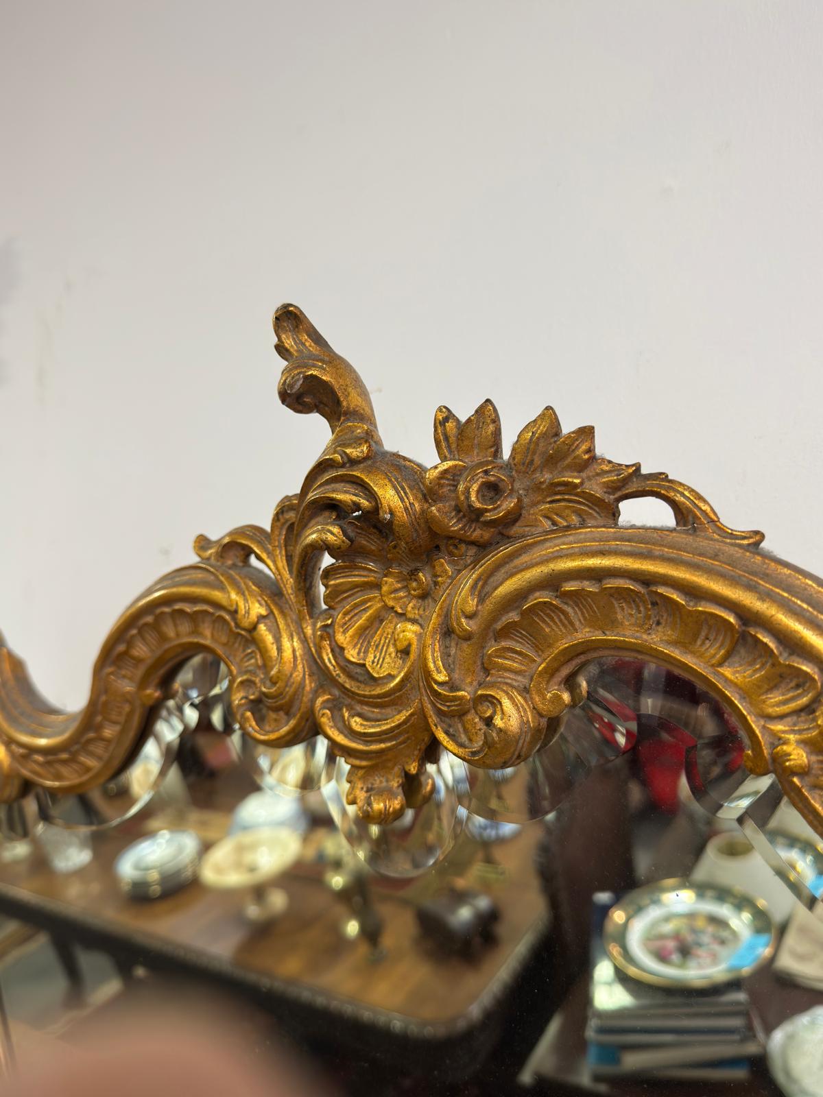 Espelho Antigo Rococó com Moldura Dourada Trabalhada