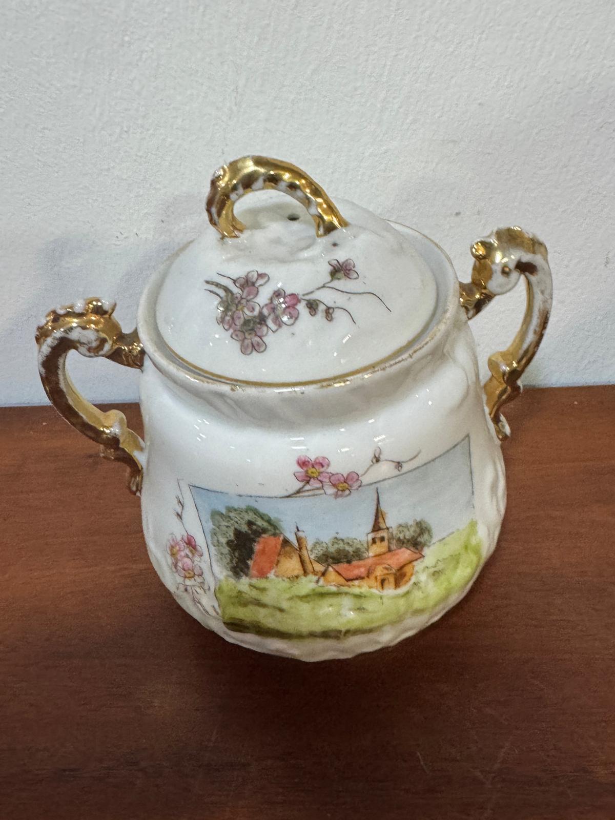 Açucareiro Vista Alegre Antigo com Tampa - Cena Pastoral e Asas Douradas