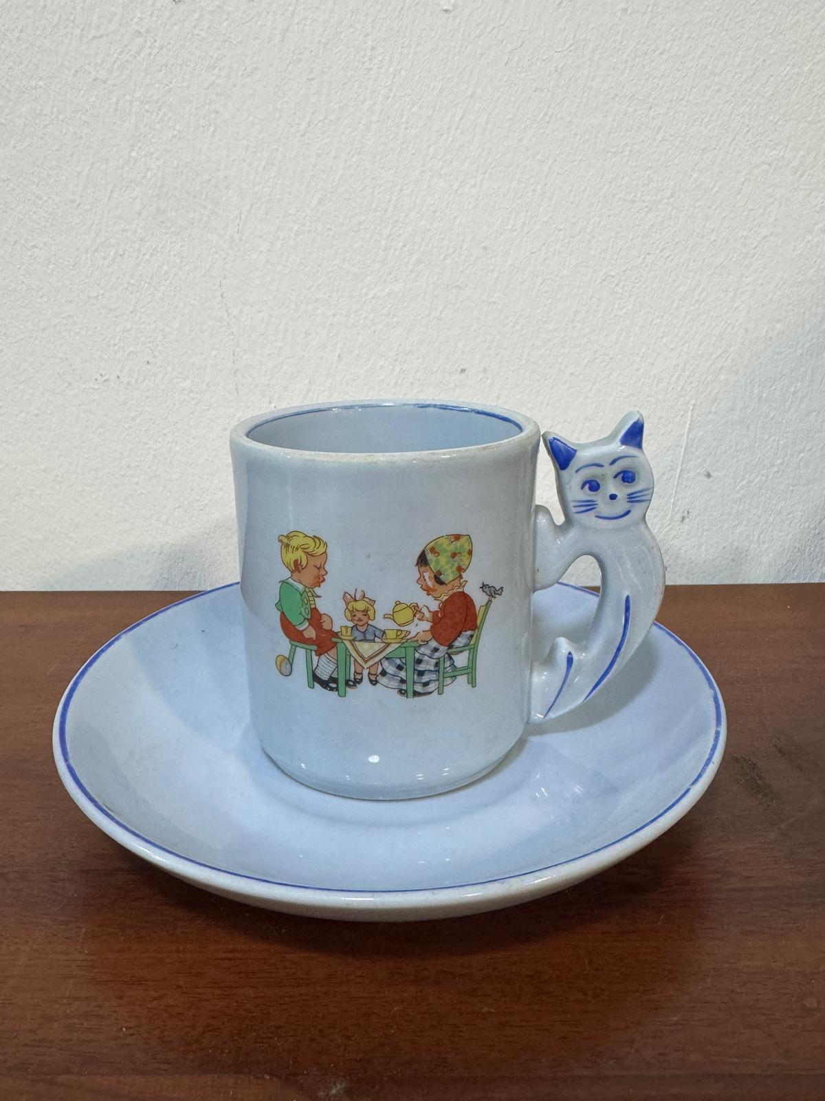 Chávena Infantil Vista Alegre com Pega de Gato - Porcelana Portuguesa Vintage