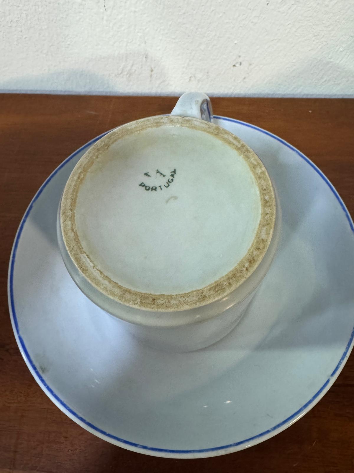 Chávena Infantil Vista Alegre com Pega de Gato - Porcelana Portuguesa Vintage