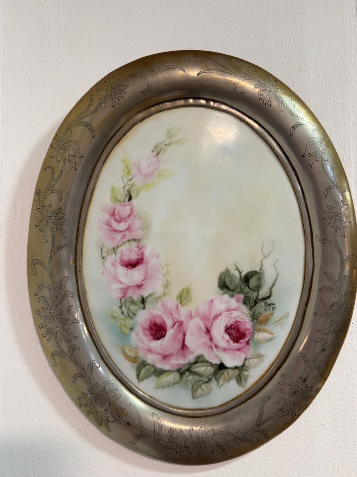Quadro de Porcelana Pintada à Mão com Rosas - Moldura em Estanho Gravado