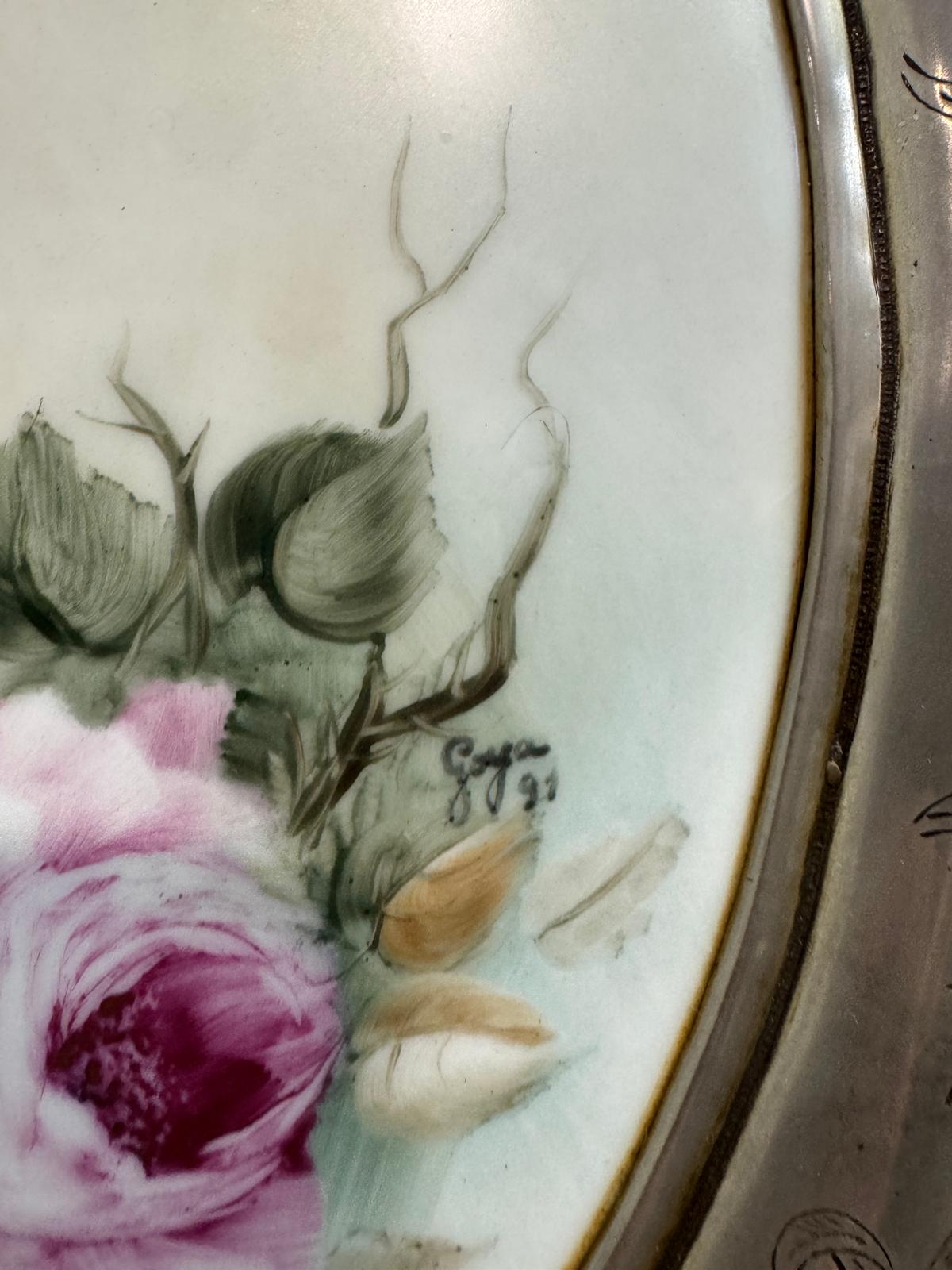 Quadro de Porcelana Pintada à Mão com Rosas - Moldura em Estanho Gravado