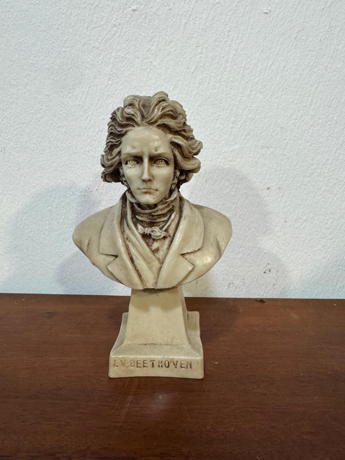 Busto Decorativo de Beethoven – Resina Bege | Escultura Clássica