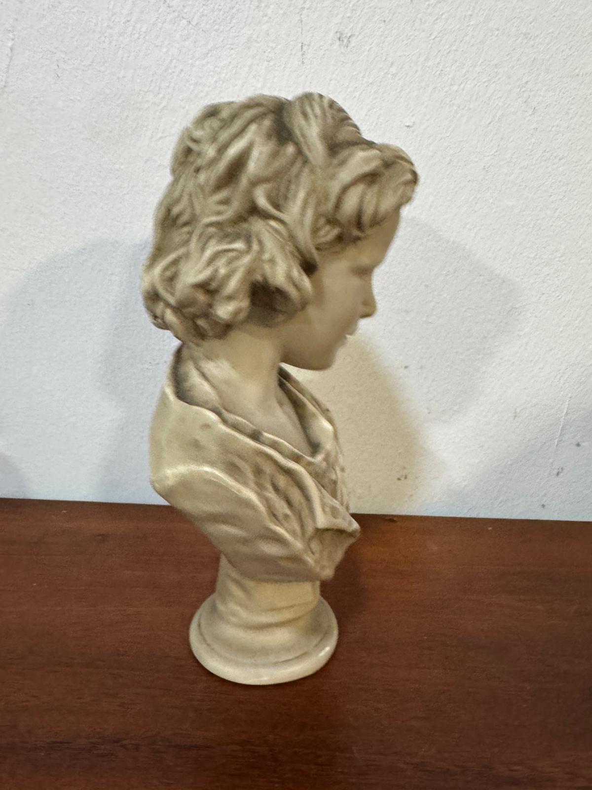 Busto Decorativo de Jovem Rapaz – Resina Bege | Escultura Clássica