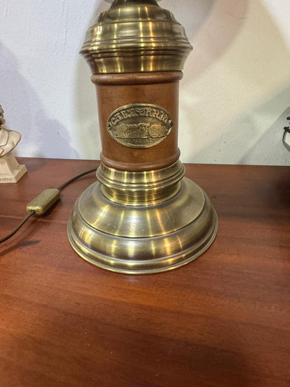 Candeeiro Antigo de Latão e Madeira com Cúpula de Vidro