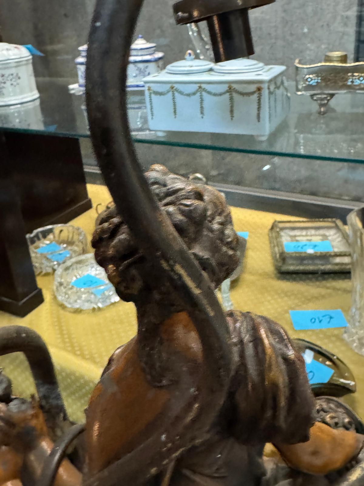 Candeeiro de Mesa Antigo em ferro