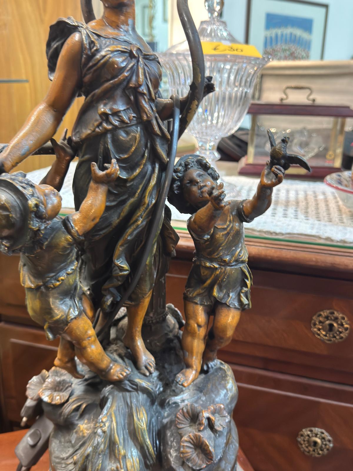 Candeeiro de Mesa Antigo em ferro