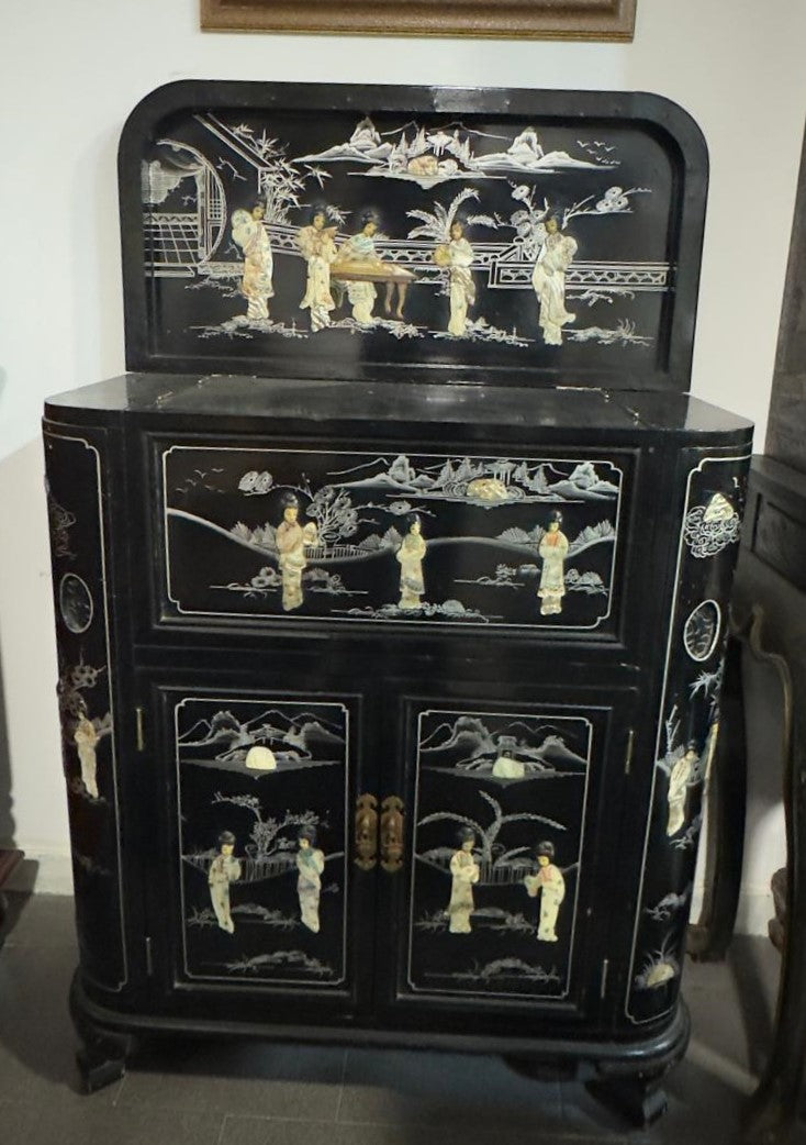 Móvel Bar Chinês Lacado a Preto com Incrustações de Madrepérola
