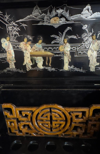 Móvel Bar Chinês Lacado a Preto com Incrustações de Madrepérola