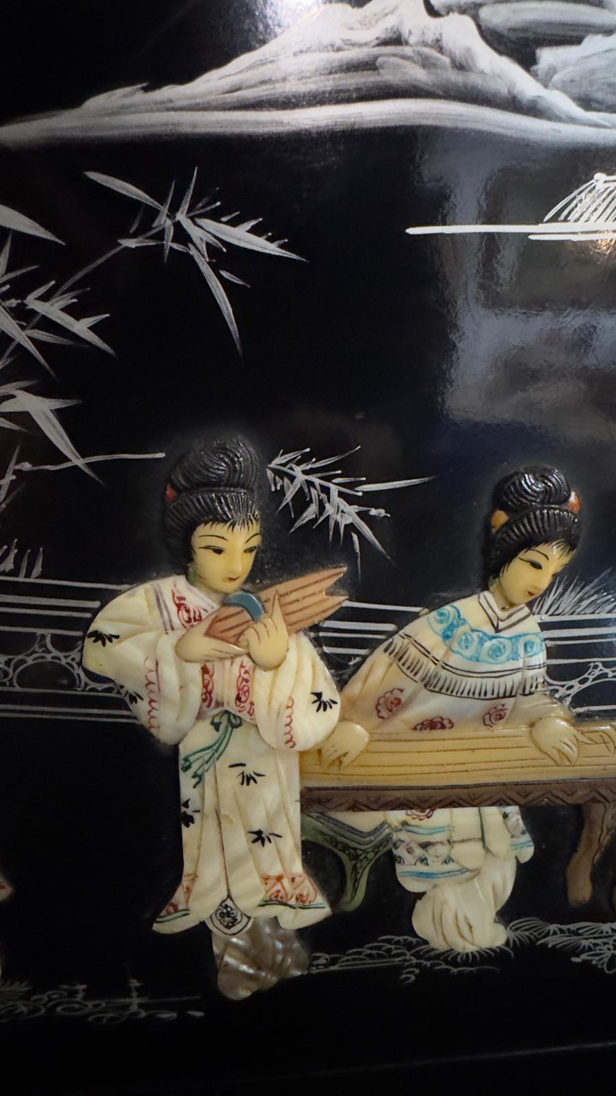 Móvel Bar Chinês Lacado a Preto com Incrustações de Madrepérola