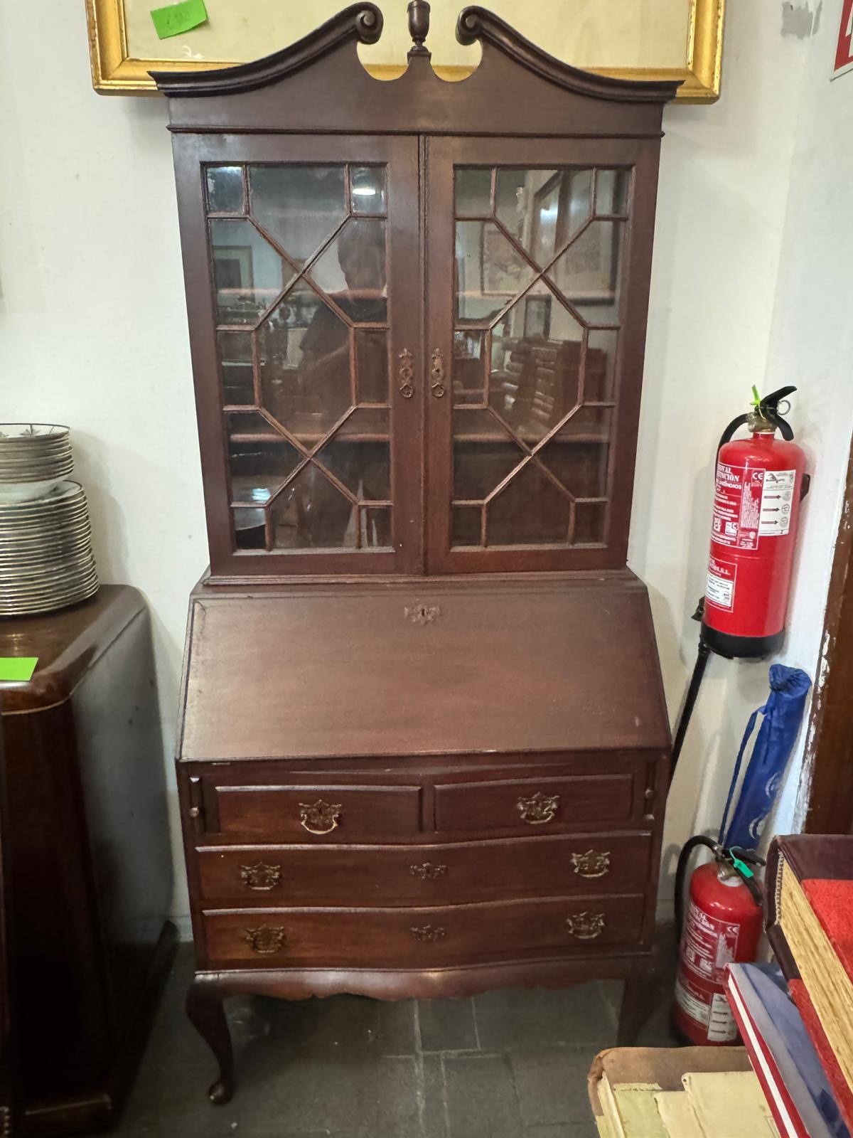 Secretária-Biblioteca Estilo Chippendale em Mogno com Abas e Vitrine