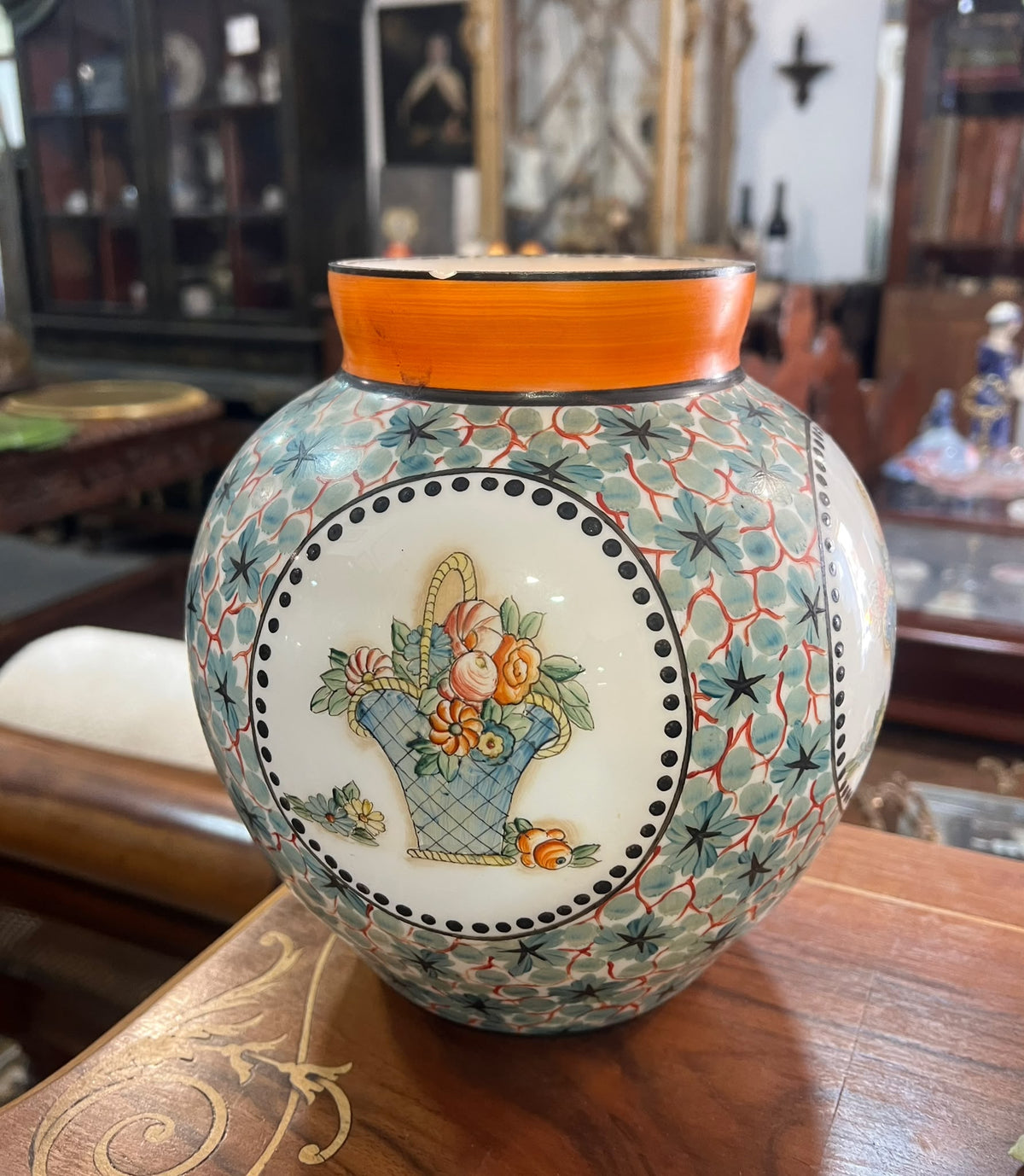 Vaso Bojudo em Cerâmica Pintado à Mão com Medalhões Florais e Orla Laranja (Estilo Art Déco)