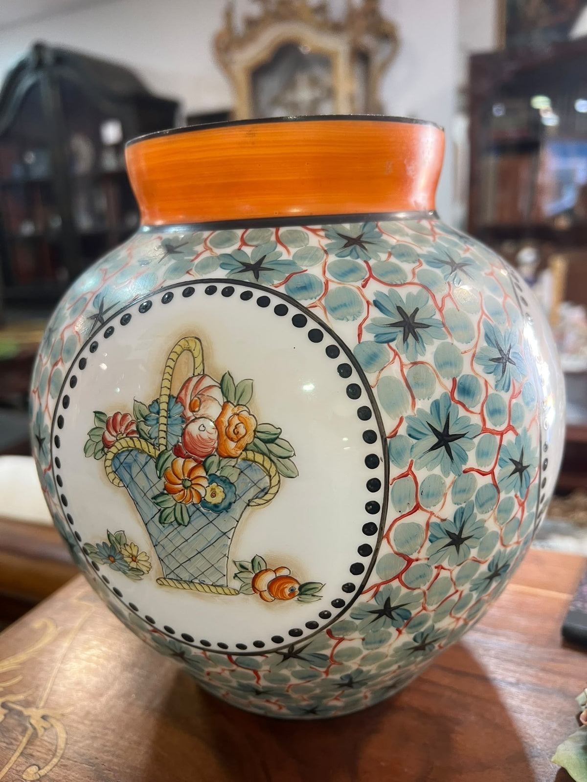 Vaso Bojudo em Cerâmica Pintado à Mão com Medalhões Florais e Orla Laranja (Estilo Art Déco)