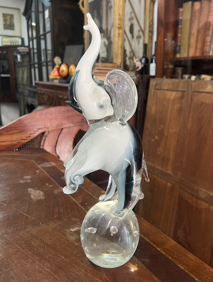 Escultura de Elefante em Vidro Artístico Soprado com Base de Bolhas (Bullicante)