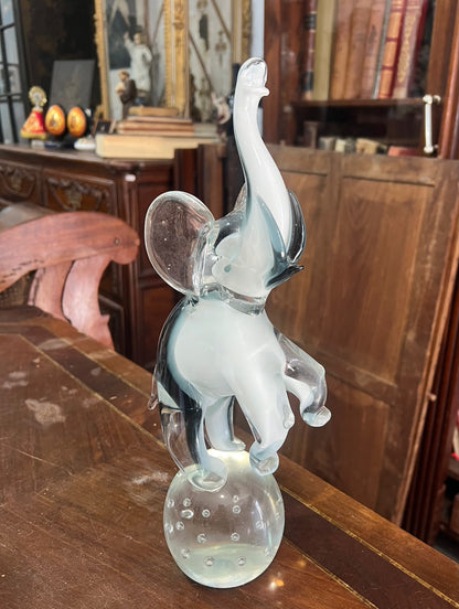 Escultura de Elefante em Vidro Artístico Soprado com Base de Bolhas (Bullicante)