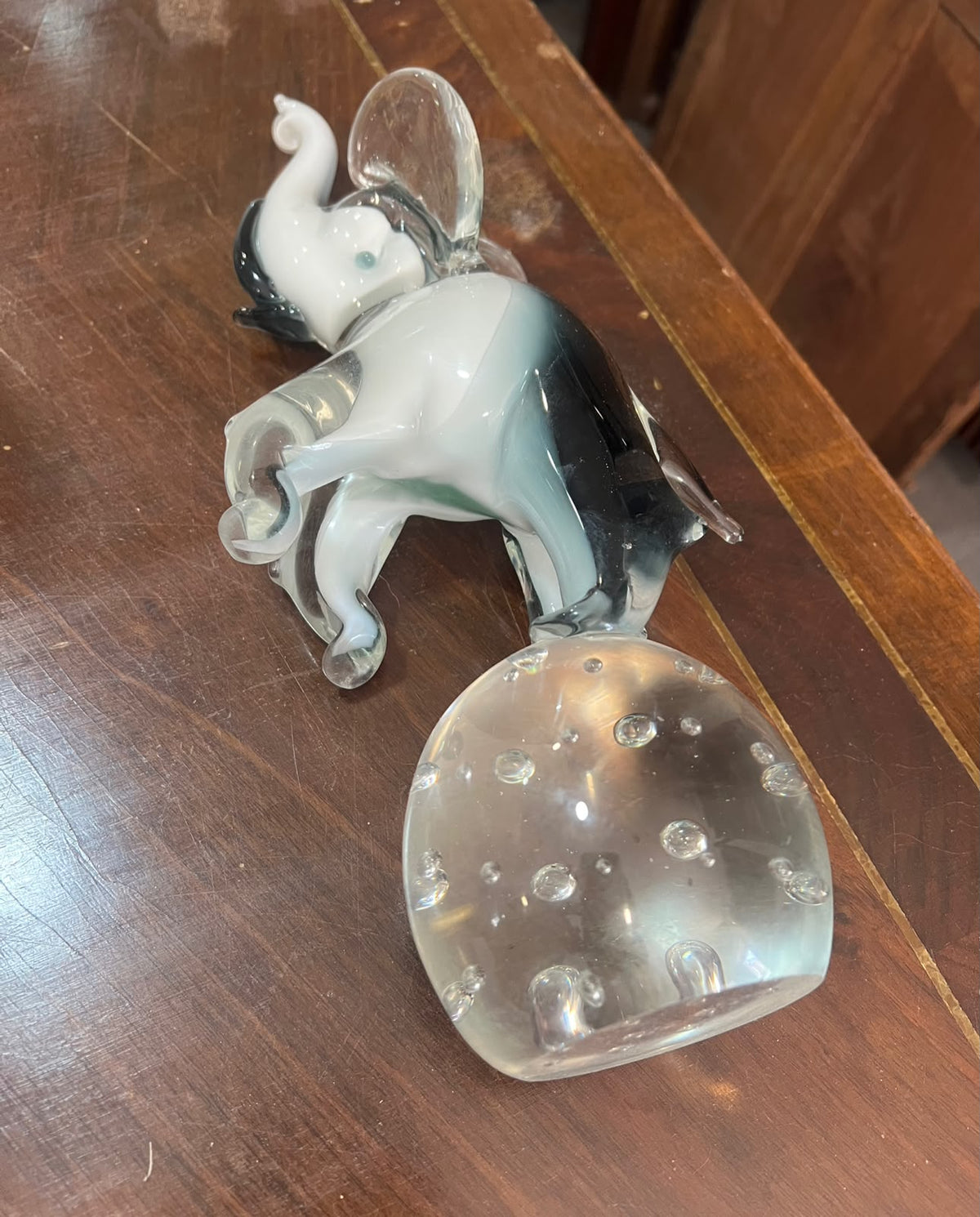 Escultura de Elefante em Vidro Artístico Soprado com Base de Bolhas (Bullicante)