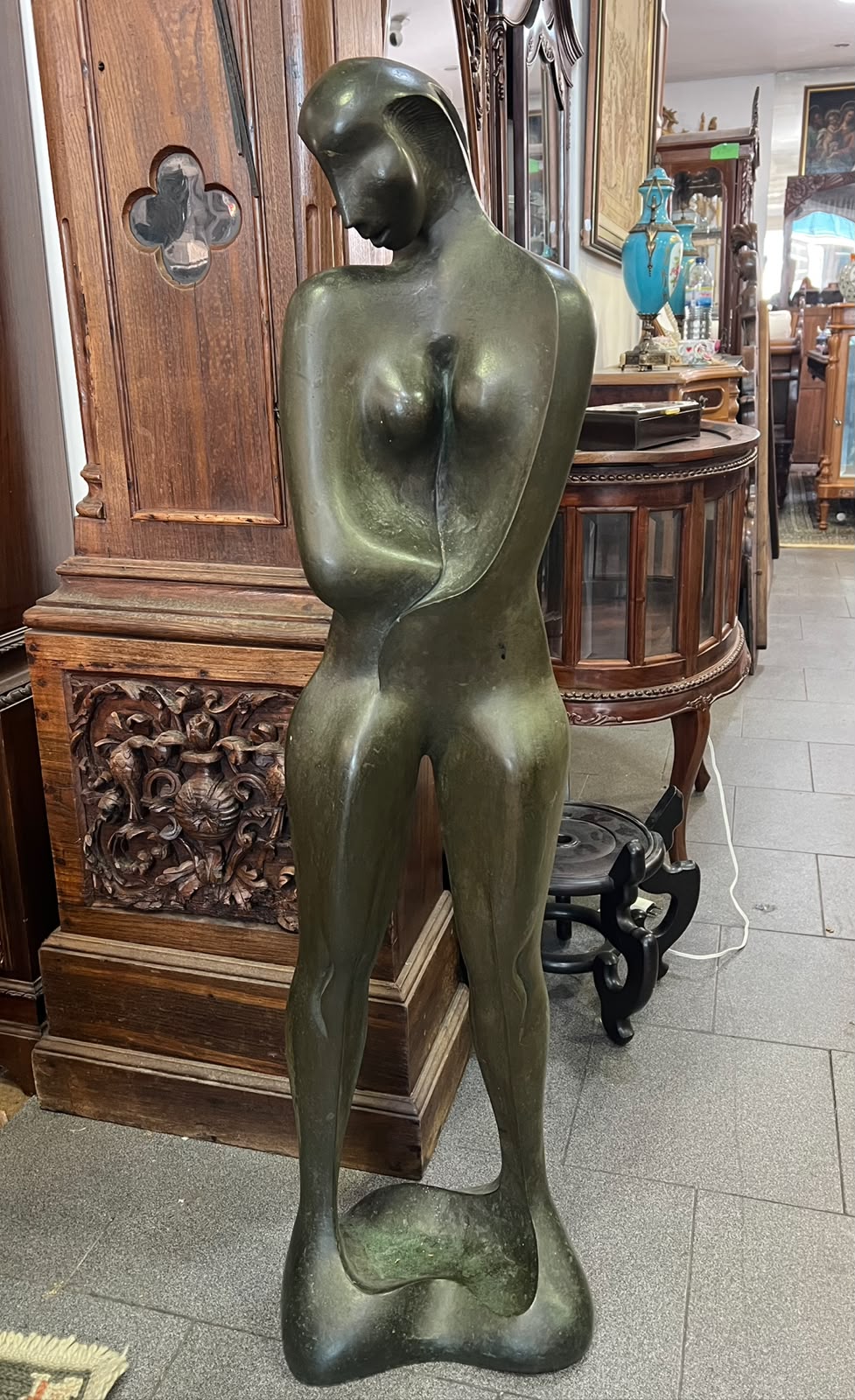 Escultura Artística de Grande Formato em Bronze Maciço "Nu Feminino Estilizado"