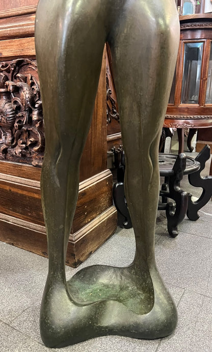 Escultura Artística de Grande Formato em Bronze Maciço "Nu Feminino Estilizado"