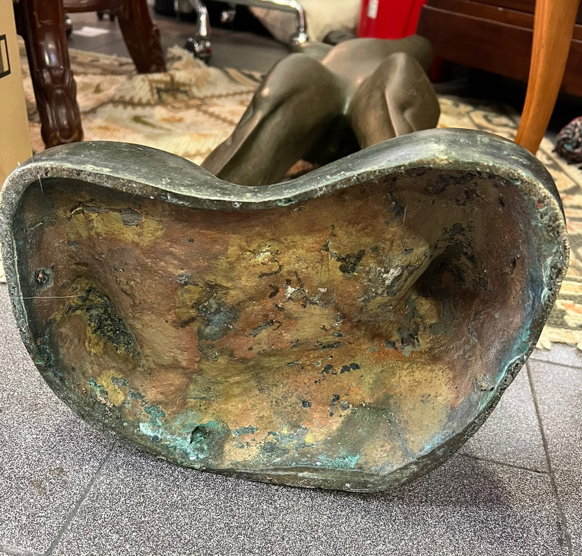Escultura Artística de Grande Formato em Bronze Maciço "Nu Feminino Estilizado"