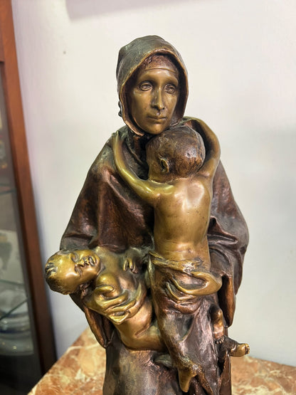 Escultura em Bronze Assinada «Maternidade / Caridade» — António Teixeira Lopes