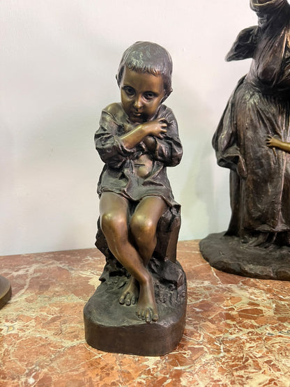 Escultura em Bronze "O Frio / Menino Sentado" Assinada e Datada (1883) por António Soares dos Reis