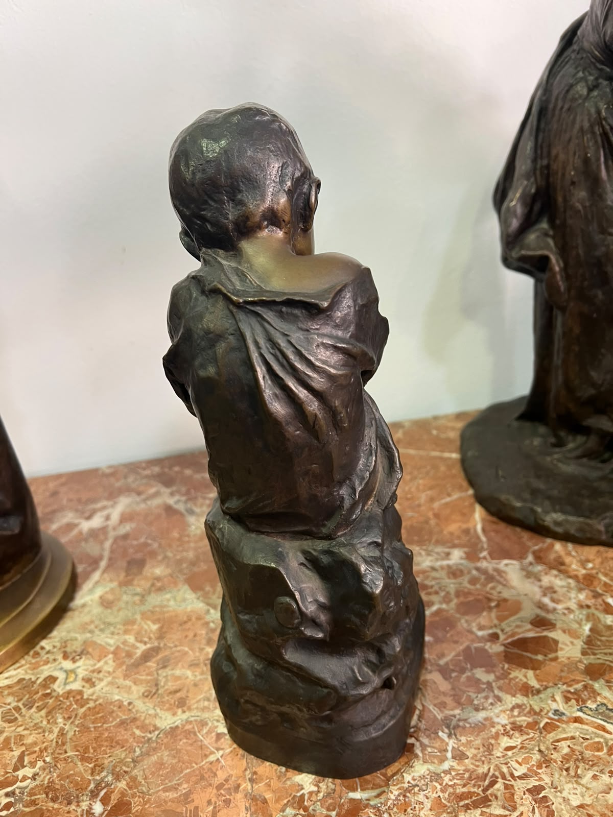 Escultura em Bronze "O Frio / Menino Sentado" Assinada e Datada (1883) por António Soares dos Reis