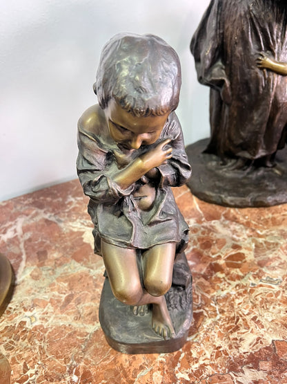Escultura em Bronze "O Frio / Menino Sentado" Assinada e Datada (1883) por António Soares dos Reis