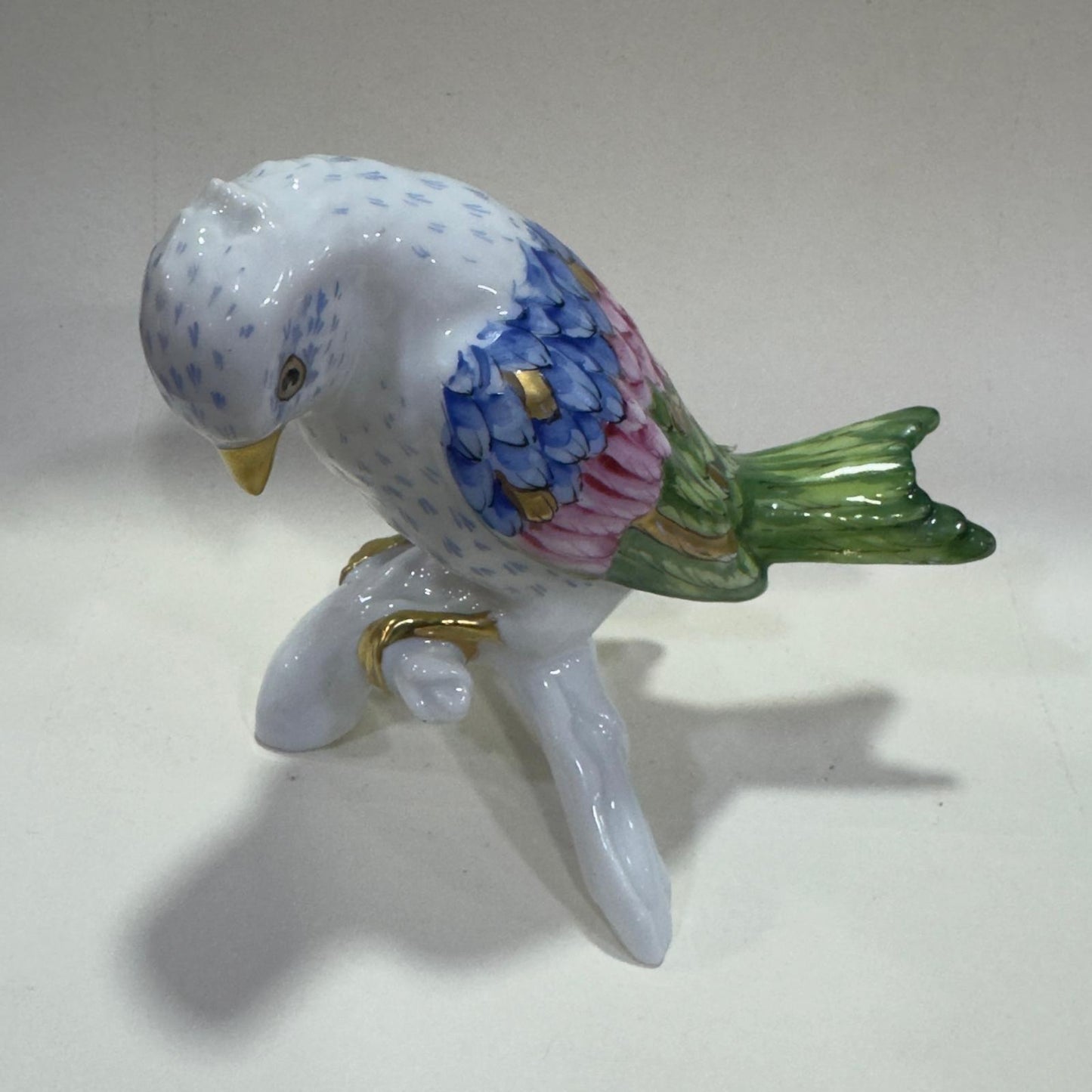 Papagaio Decorativo Vista Alegre em Porcelana Pintada à Mão