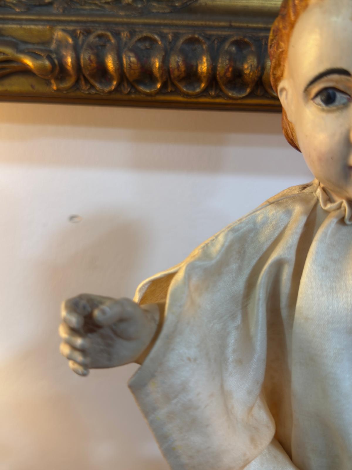 Menino Jesus Salvador do Mundo - Madeira Policromada com Cruz de Prata