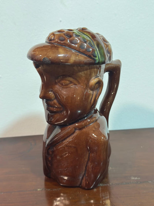 Toby Jug em Cerâmica Castanha - Jarro Figurativo Vintage Meados Séc. XX