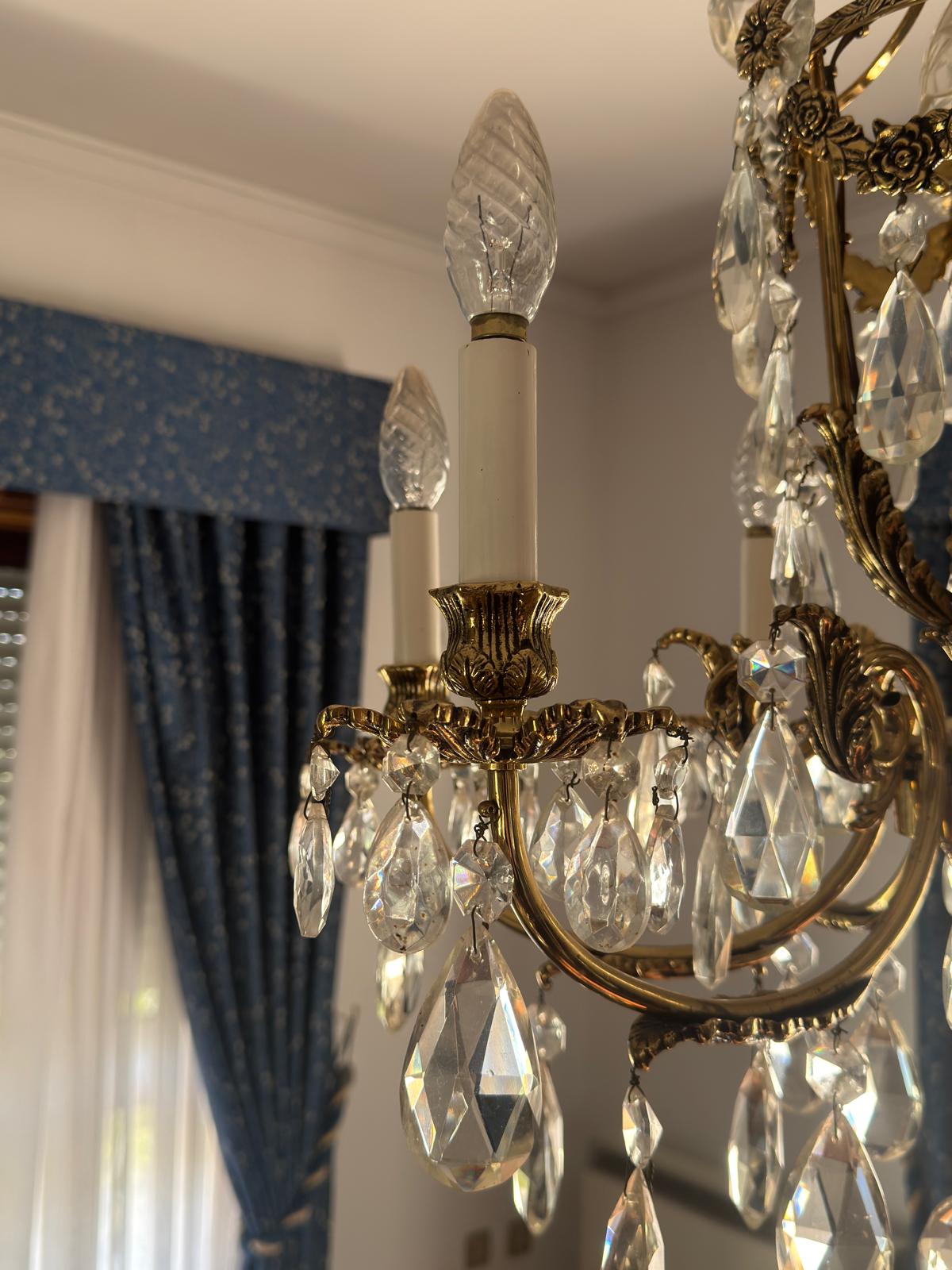 Lustre Vintage em Bronze Dourado com Pendentes de Cristal Facetado — 8 Braços