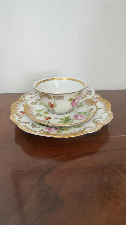 Trio de Chá Vintage Vista Alegre – Porcelana Fina Pintada à Mão com Ouro