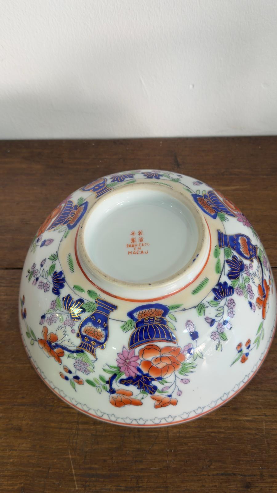 Macau Porcelain Imari Style Bowl — 20th Century