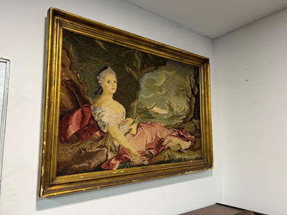 Quadro com Tapeçaria Antiga Retrato de Dama / Figura Mitológica em Moldura Dourada
