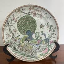 Prato Decorativo Companhia das Índias – Família Rosa (Séc. XIX)