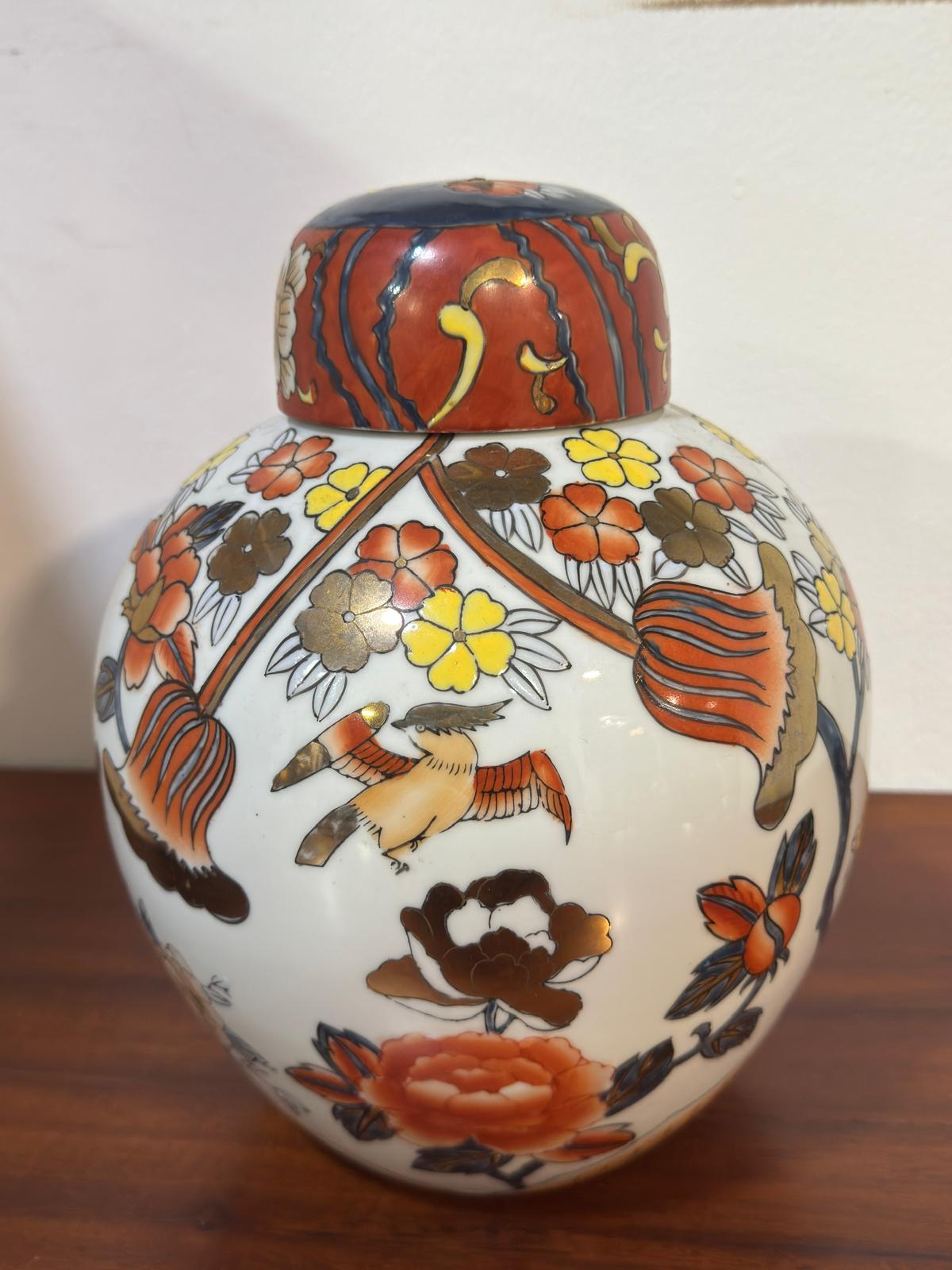 Pote Oriental em Porcelana com Tampa - Decoração Imari Floral e Pássaros